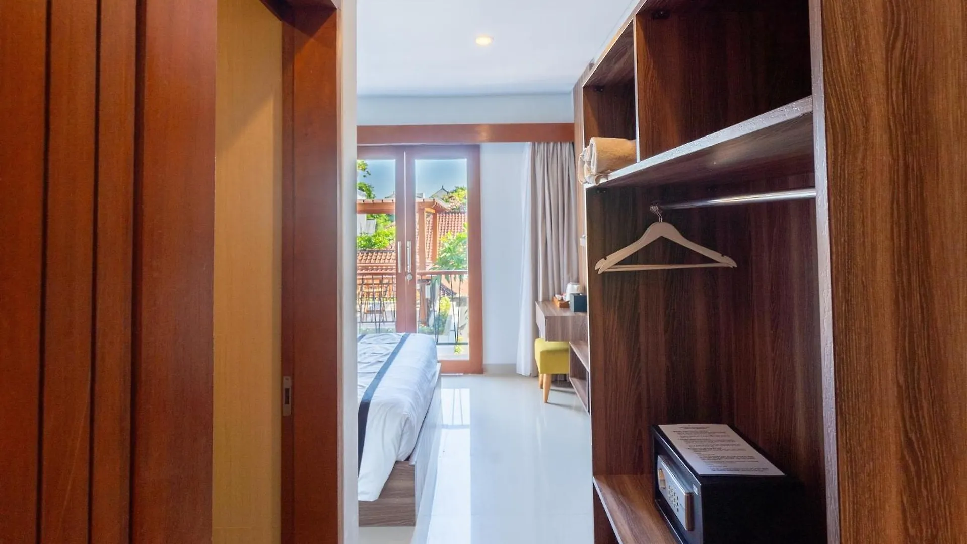 Mahesa Suites Seminyak 3*, Seminyak (Bali)