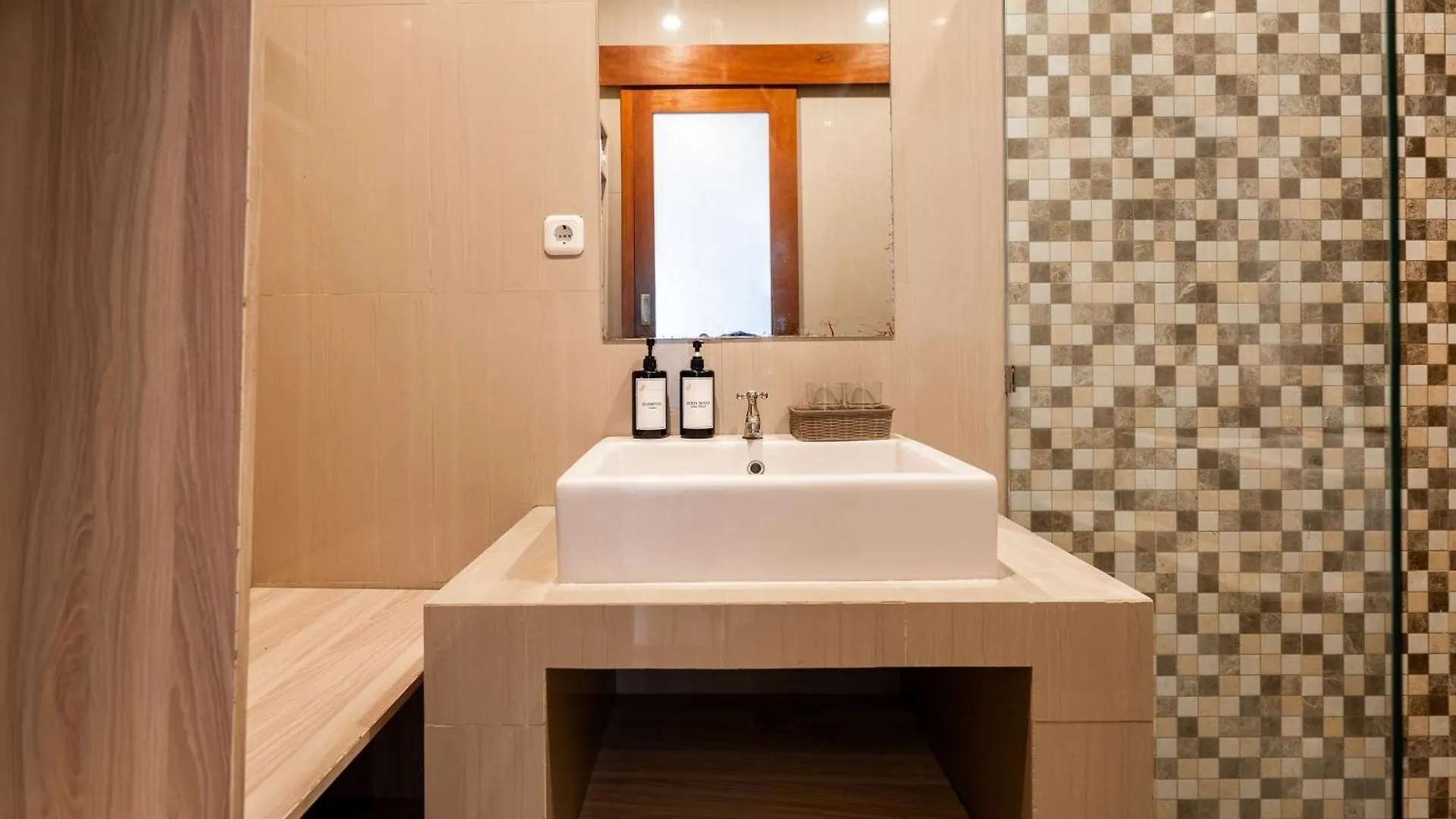 Mahesa Suites Seminyak Hotel